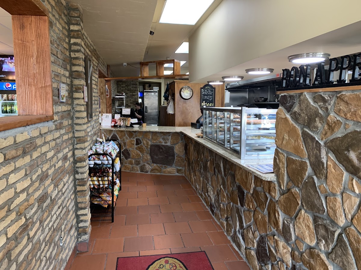 Giovanni's Pizzeria & Italian Restaurant Photos 2